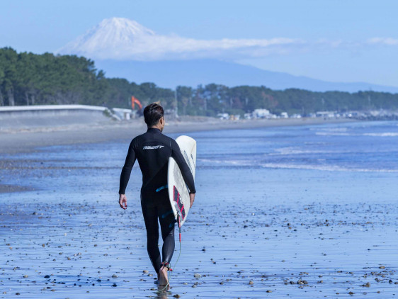 Surfing Suruga Bay: Catch the Waves Along the Makinohara Coast